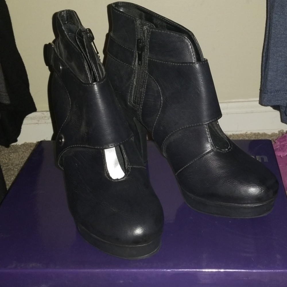 Brand new unlisted shoes